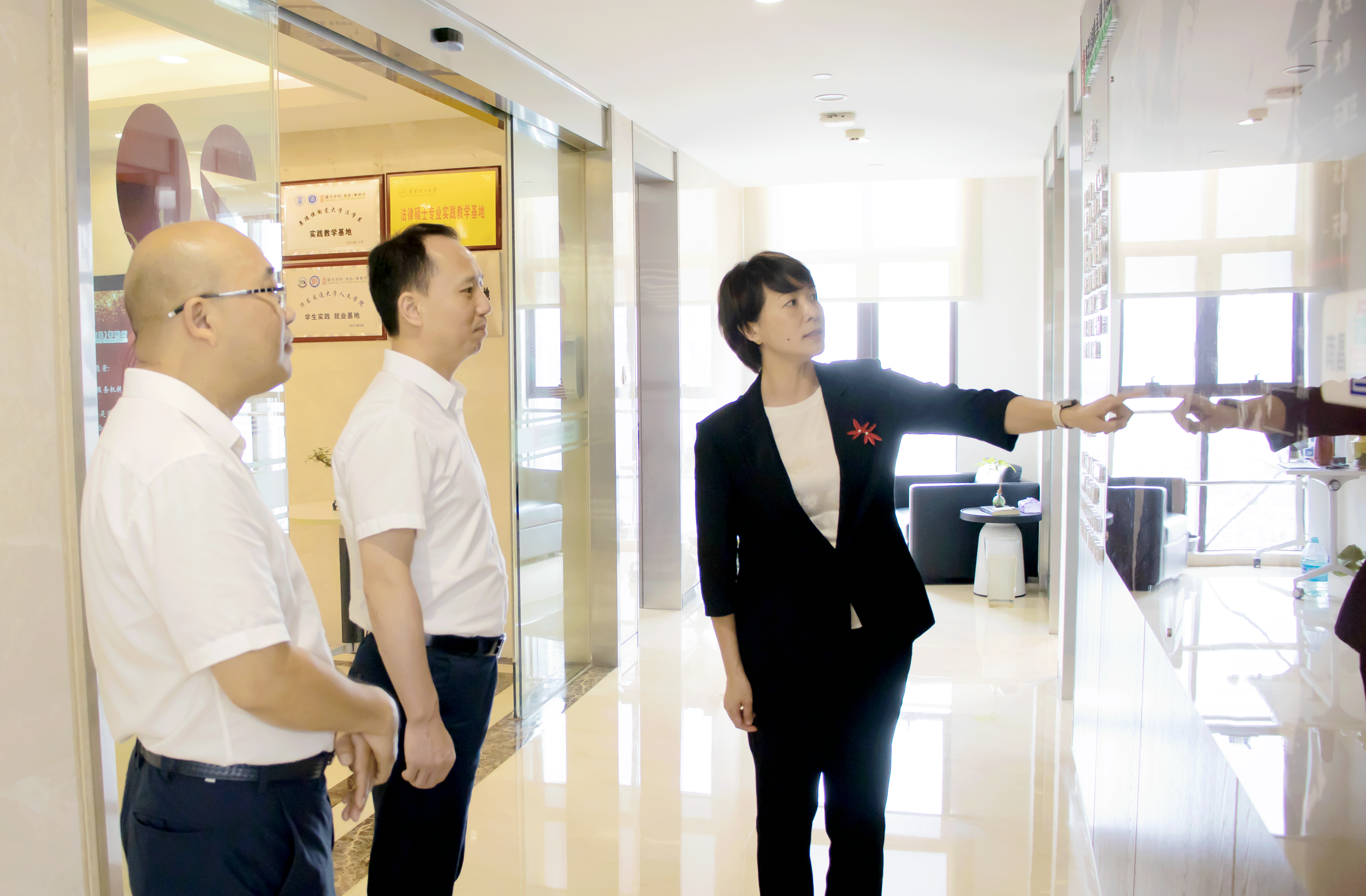 【红检|动态】院检察长提名人选刘龙军走访全国、全省人大代表听取意见建议